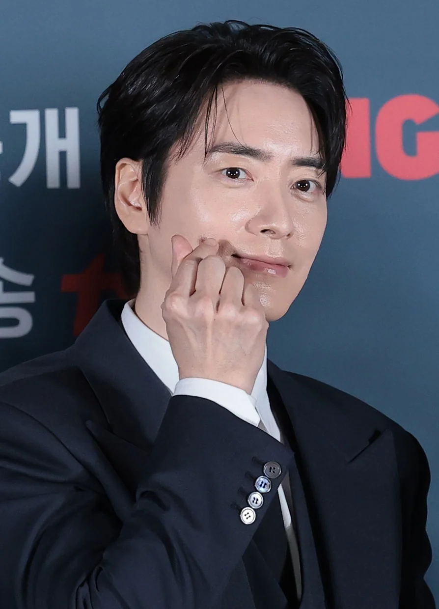 출연진 배역, 이준혁·서현우가 이끄는 영업 5팀 / ‘로또1등도출근합니다’에서 호흡을 맞춘 이준혁 (사진=뉴스1)