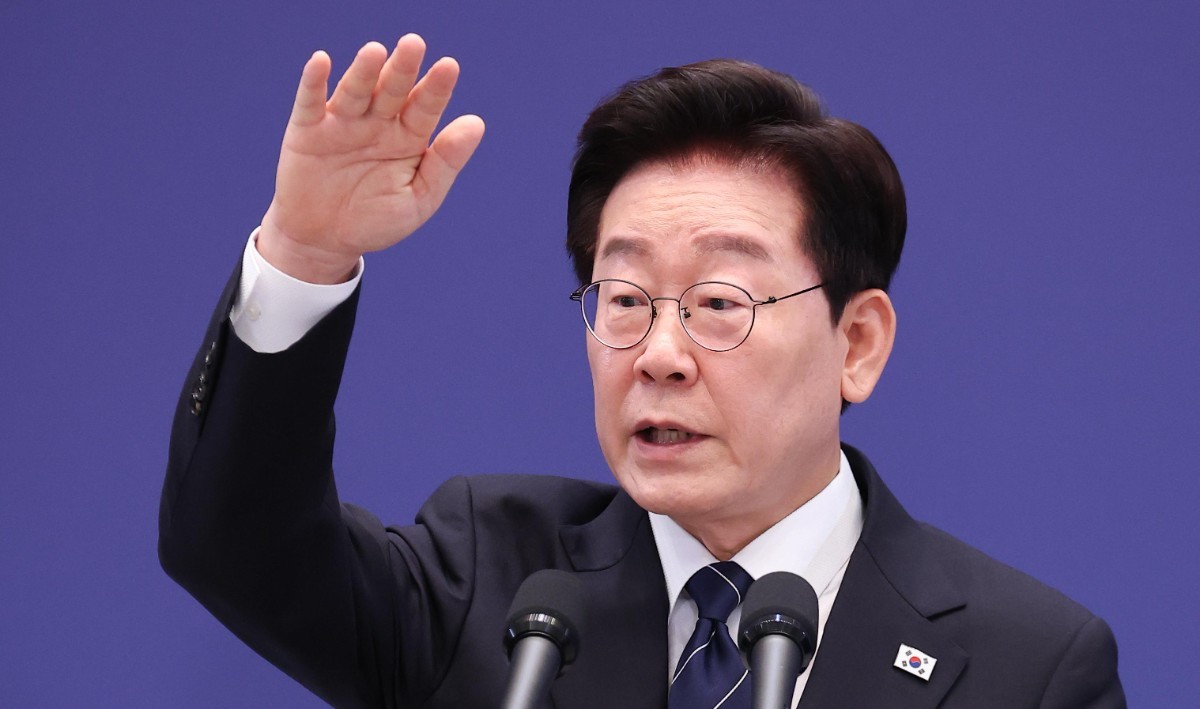 "간첩에게 대문 열어주겠다는 이재명 정권... 안보 포기 선언"