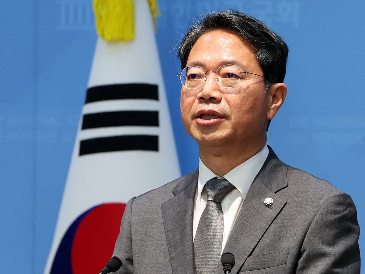 김승원 법무부 장관 후보자가 19일 서울 영등포구 여의도 국회 소통관에서 후보자직 사퇴 기자회견을 하고 있다. / 뉴스1