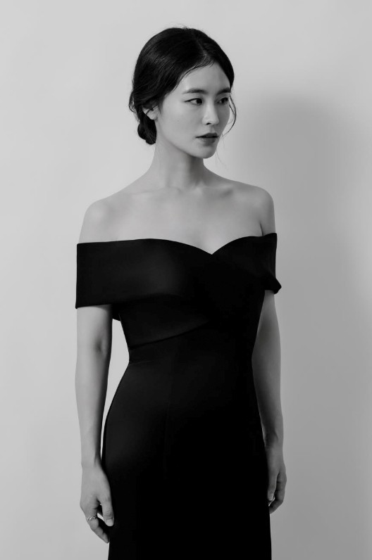 신지수 자료사진. 1993년생인 신지수는 한국예술고등학교 재학 중이던 2011년 '슈퍼스타K3'에 출연했다. 당시 아델(Adele)의 '롤링 인 더 딥(Rolling In The Deep)'을 자신만의 색깔로 소화하며 주목받았고 TOP7까지 진출했다. 현재는 음악 활동과 별개로 '베비카소(babicasso)'라는 이름으로 미술 작가 겸 디자이너로 활동하고 있다. / 신지수 인스타그램