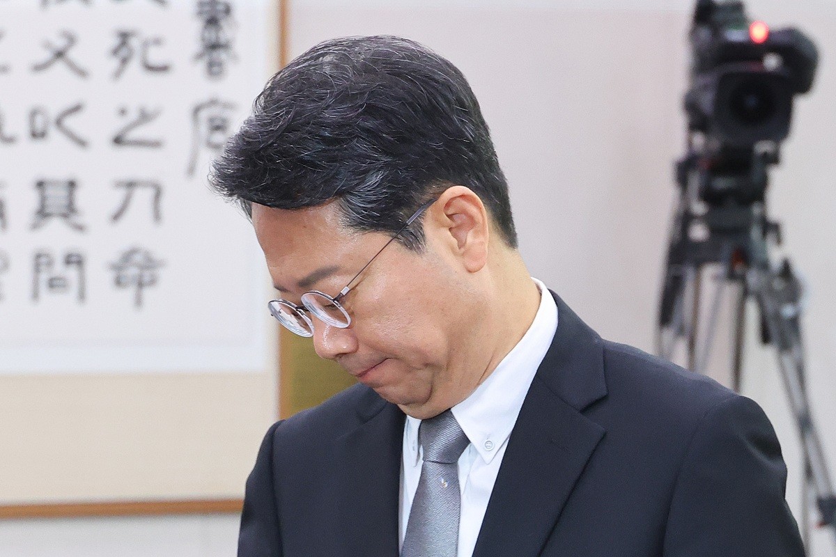 국회 인사청문회에 출석한 김승원 법무부 장관 후보자. 기사 이해를 돕기 위한 자료 사진. 김승원 후보자는 19일 후보직에서 자진 사퇴했다. 김 후보자는 이날 오전 서울 여의도 국회에서 연 긴급 기자회견에서 '깊은 고민 끝에 법무부장관 후보자직을 내려놓기로 결심했다'라며 '국민주권 정부의 탄생을 위해 앞장섰고 그 성공을 위해 쉼 없이 달려왔다. 후보자로 지명해 주신 대통령님께 감사드리며 기대에 부응하지 못해 정말 송구하다'라고 밝혔다. / 뉴스1