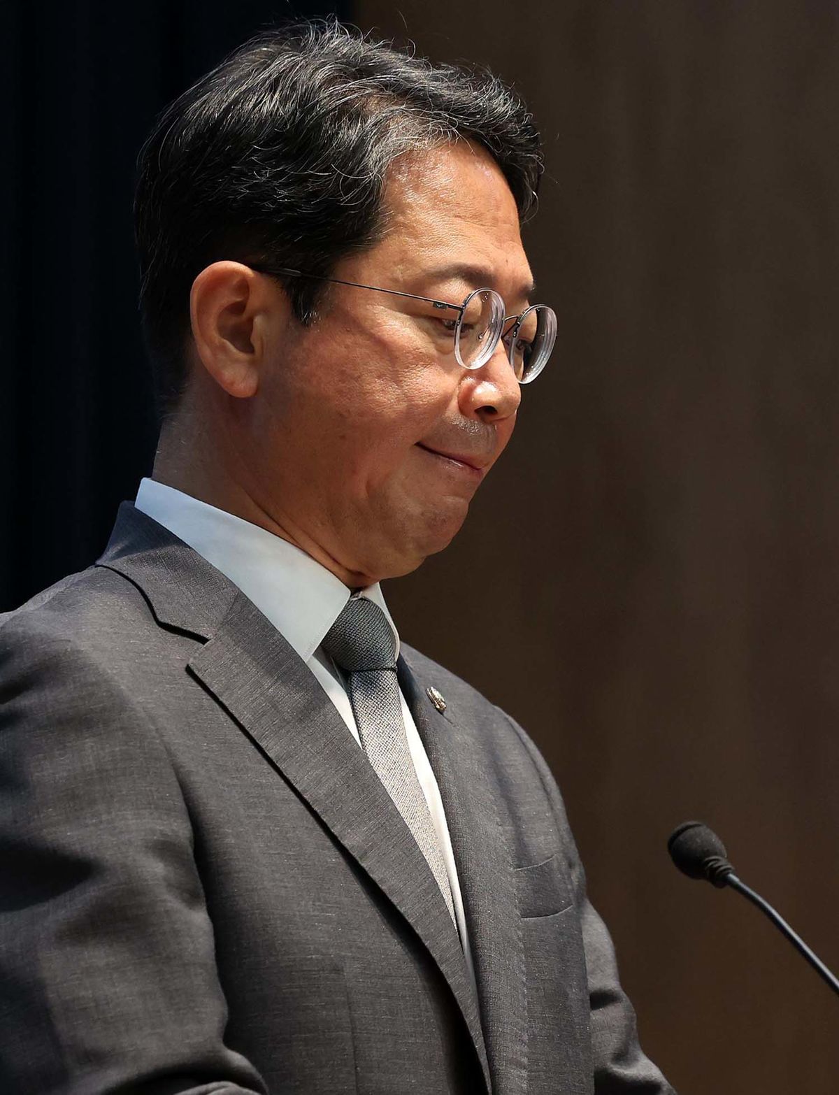 김승원 전 법무부 장관 후보자가 19일 서울 영등포구 여의도 국회 소통관에서 후보자직 사퇴 기자회견을 하고 있다. / 뉴스1