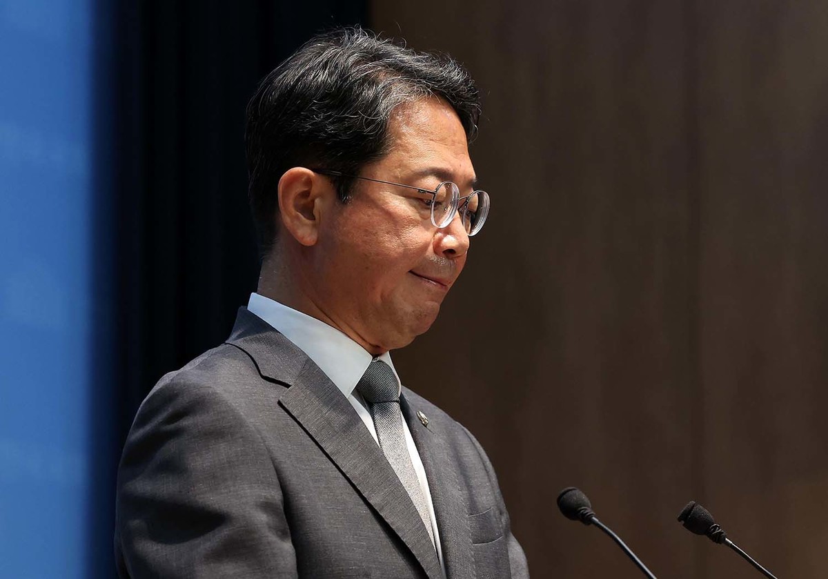 김승원 전 법무부 장관 후보자가 19일 서울 영등포구 여의도 국회 소통관에서 후보자직 사퇴 기자회견을 하고 있다. / 뉴스1