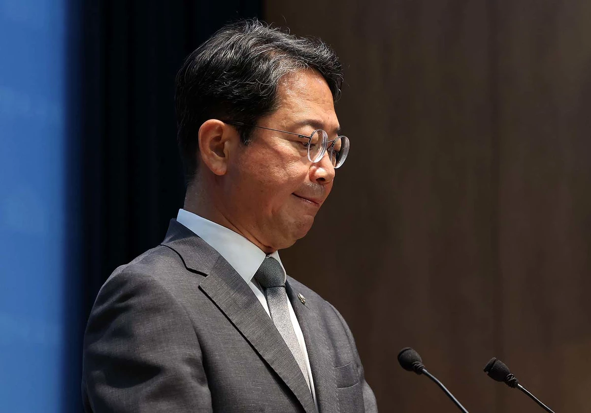 김승원 전 법무부 장관 후보자가 19일 서울 영등포구 여의도 국회 소통관에서 후보자직 사퇴 기자회견을 하고 있다. / 뉴스1