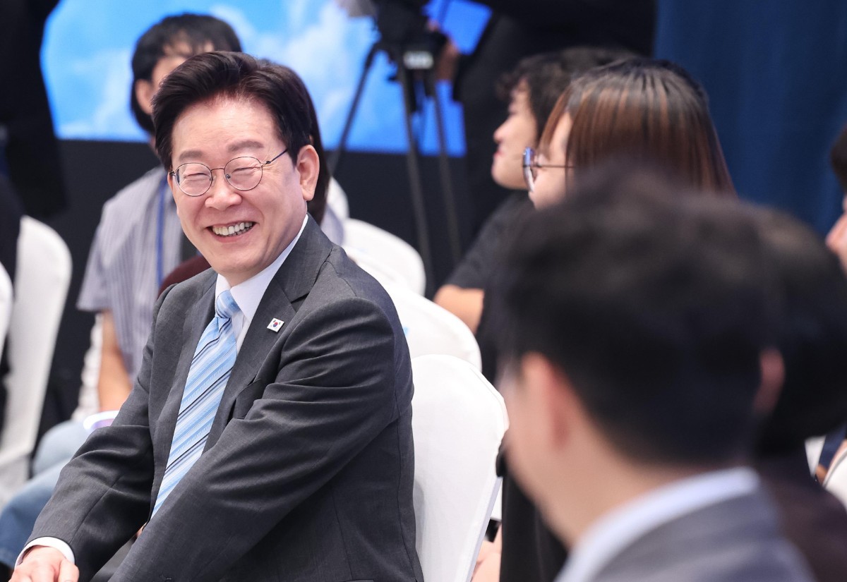 이재명 대통령이 19일 청와대 영빈관에서 열린 청년 오픈마이크에서 발언을 하고 있다. / 뉴스1 (청와대통신사진기자단)