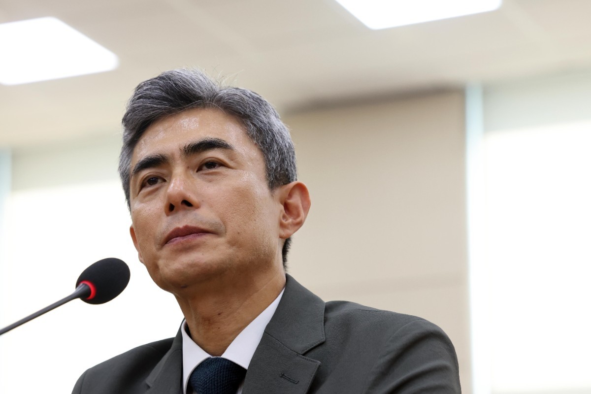 강신철 국방부 장관 후보자가 16일 서울 여의도 국회 국방위원회에서 열린 인사청문회에서 생각에 잠겨 있다. / 뉴스1