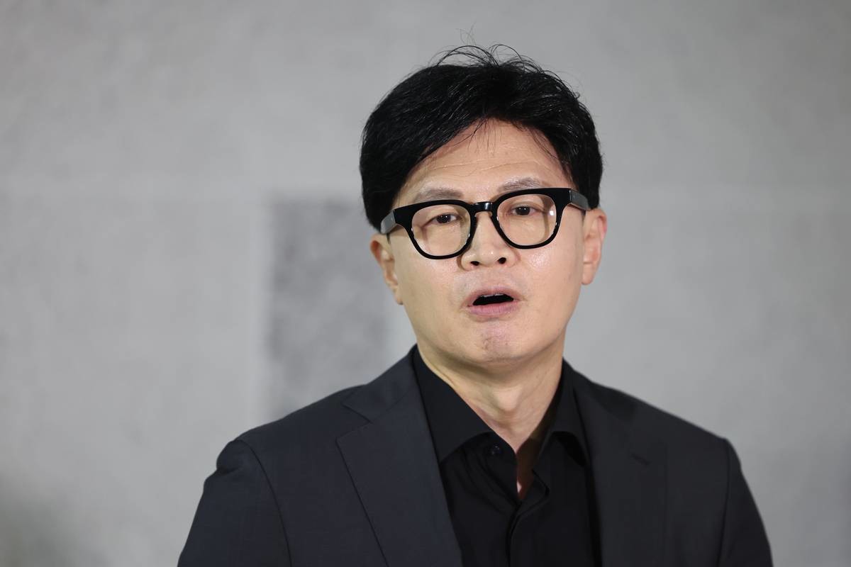 한동훈 무소속 의원이 지난 15일 오후 서울 여의도 국회 의원회관에서 김승원 법무부 장관 후보자와 김민석 더불어민주당 대표 등과 관련한 현안 브리핑을 하고 있다 / 뉴스1