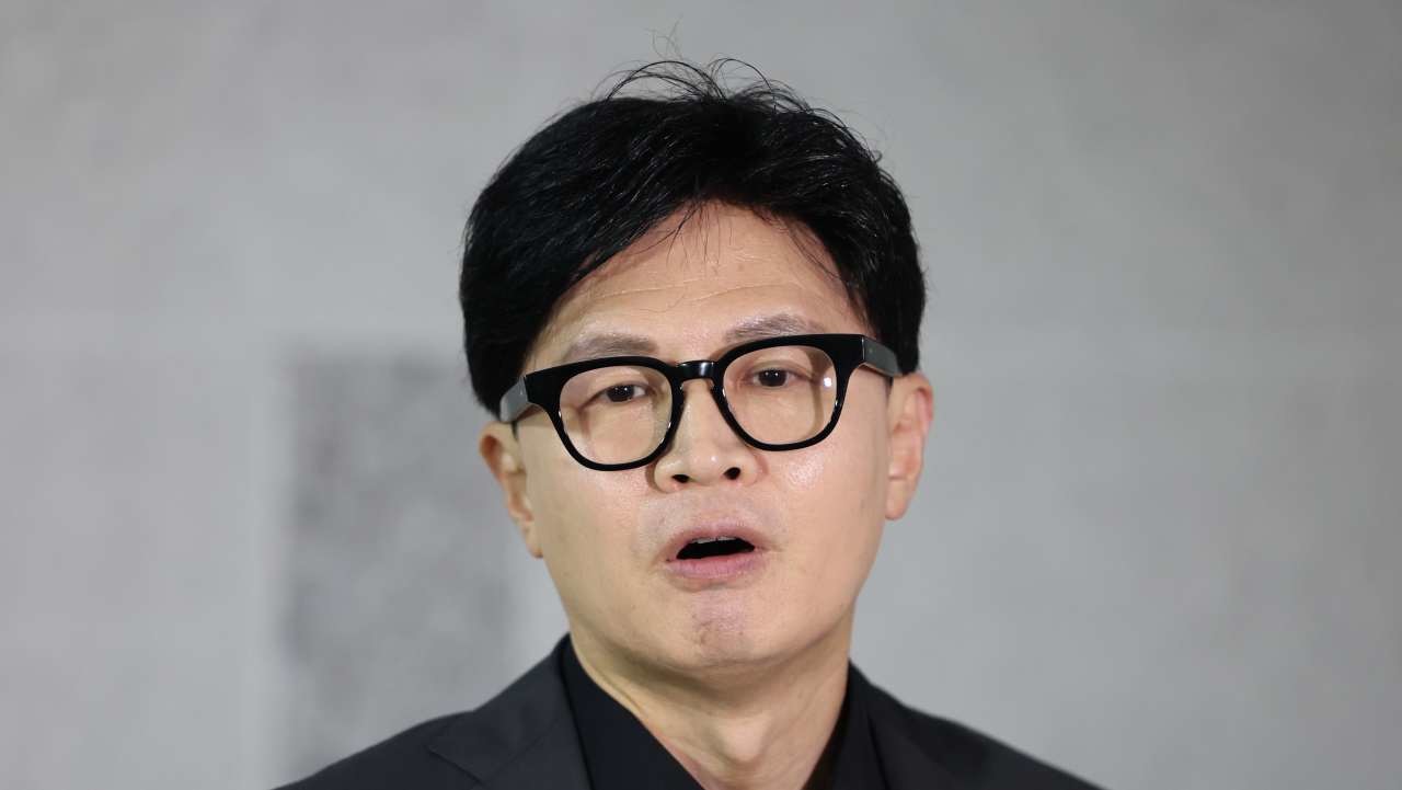 한동훈 무소속 의원이 지난 15일 오후 서울 여의도 국회 의원회관에서 김승원 법무부 장관 후보자와 김민석 더불어민주당 대표 등과 관련한 현안 브리핑을 하고 있다. / 뉴스1