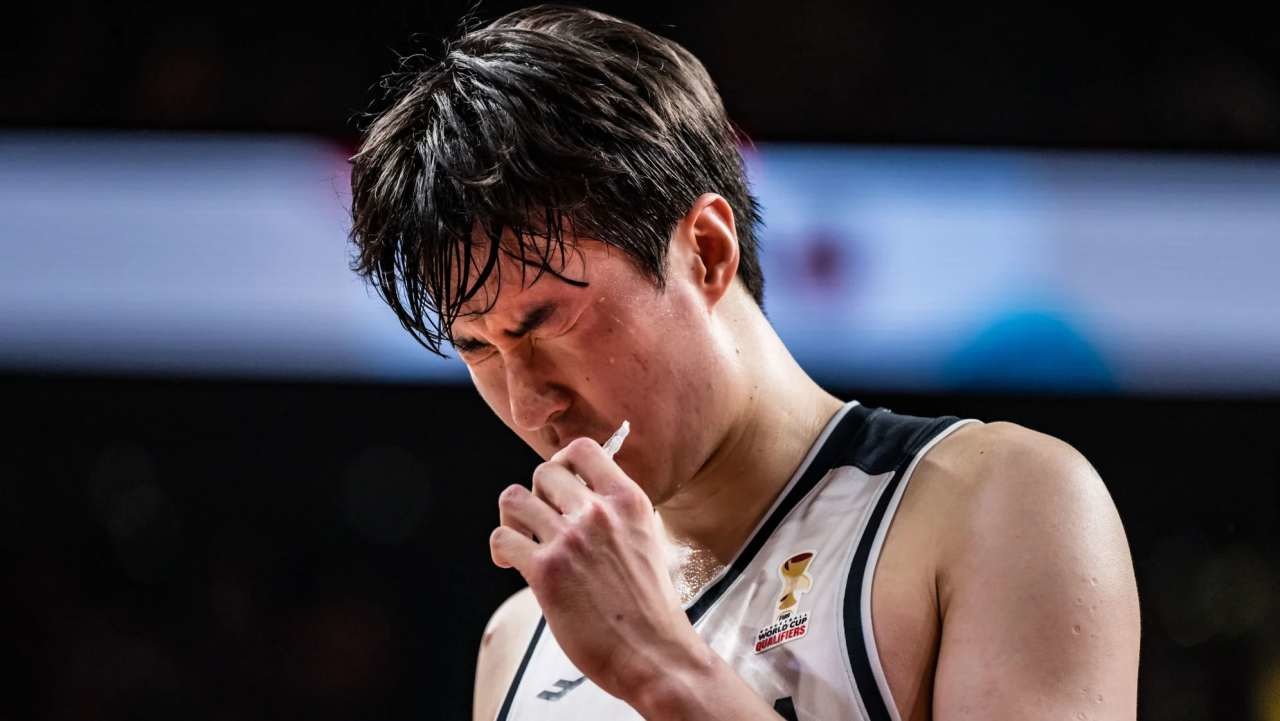 한국 남자 농구 대표팀 이현중이 지난 3월 1일 일본 오키니와 아레나에서 열린 2027 국제농구연맹(FIBA) 월드컵 아시아 예선 1라운드 B조 4차전 일본과의 경기에서 아쉬운 표정을 짓고 있다. 이날 대표팀은 일본에 78대 72로 패했다. / 뉴스1