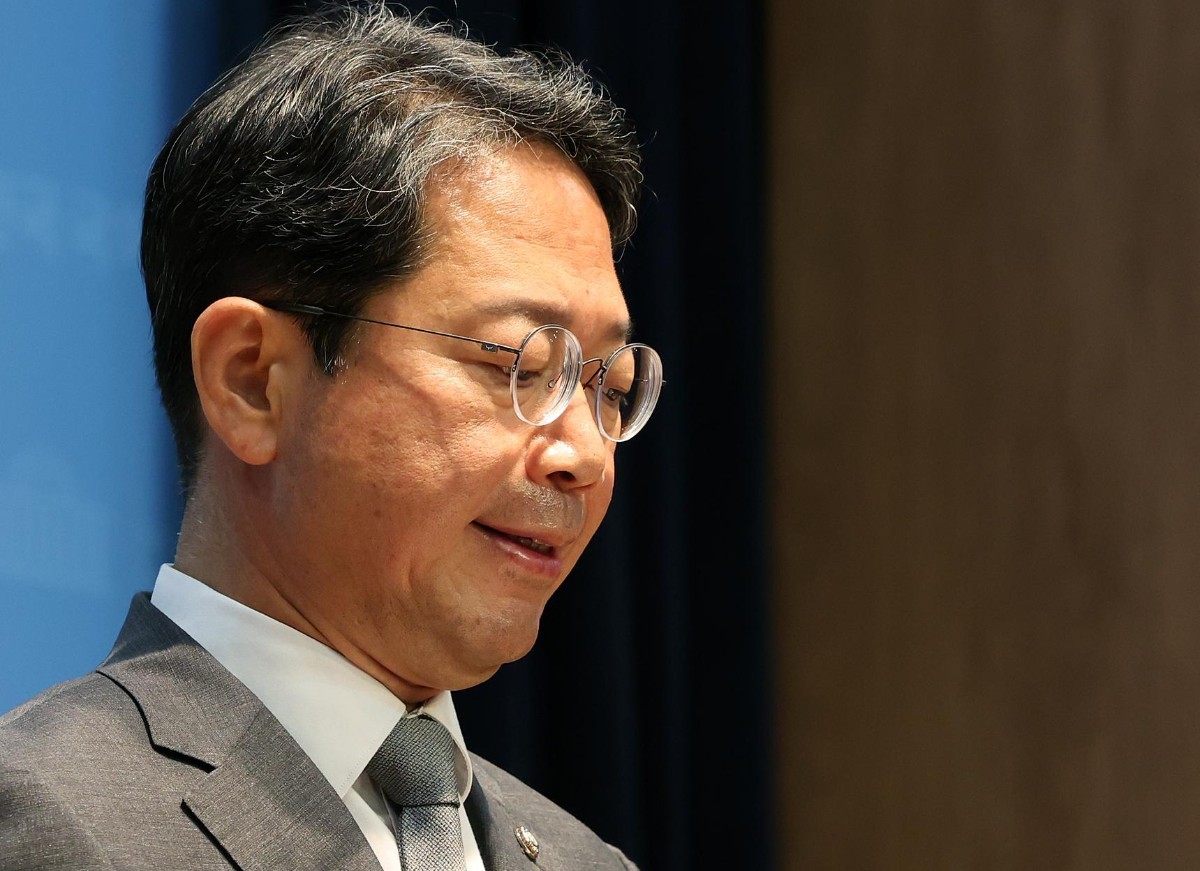 김승원 법무부 장관 후보자가 19일 서울 영등포구 여의도 국회 소통관에서 후보자직 사퇴 기자회견을 하고 있다. / 뉴스1
