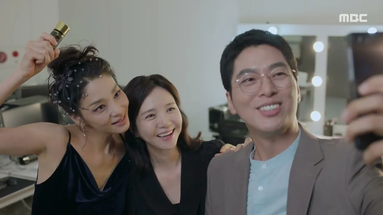 초록뱀엔터, 박솔라 촬영 현장 비하인드 공개 / 드라마 '가족관계증명서' 영상 화면 (영상=MBCdrama)