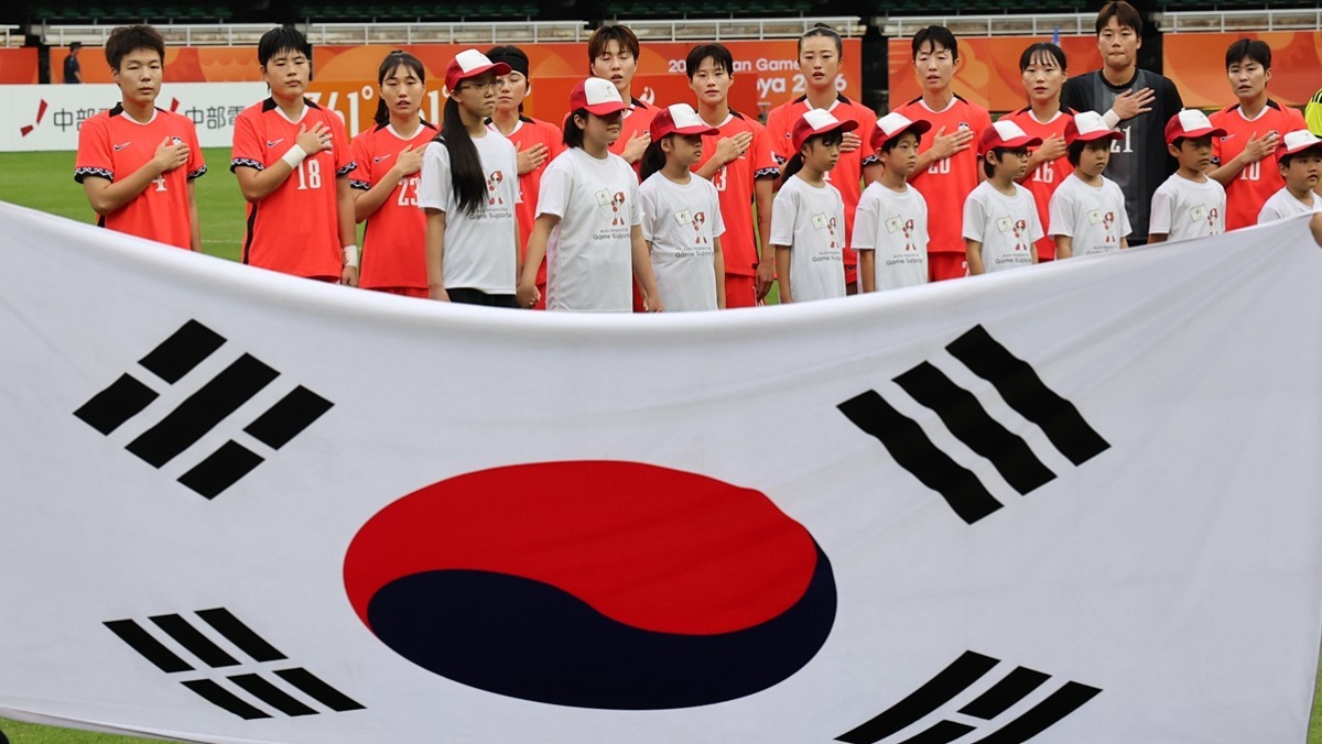 다들 동공지진…오늘 한국-북한 축구 경기장에 깜짝 등장한 인물
