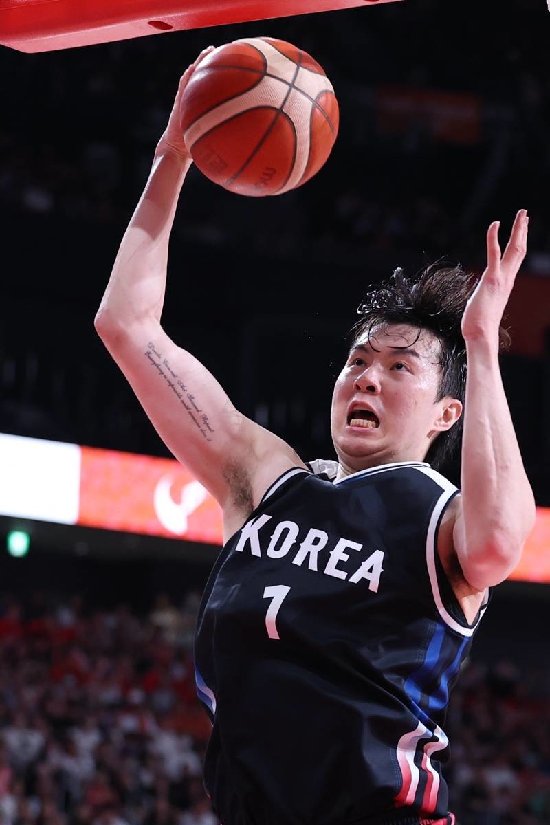 전날 일본 나고야 아이치 인터내셔널 아레나에서 열린 2026 아이치·나고야 아시안게임 남자농구 결승전 대한민국과 일본의 경기, 대한민국 이현중이 슛을 하고 있다 / 뉴스1