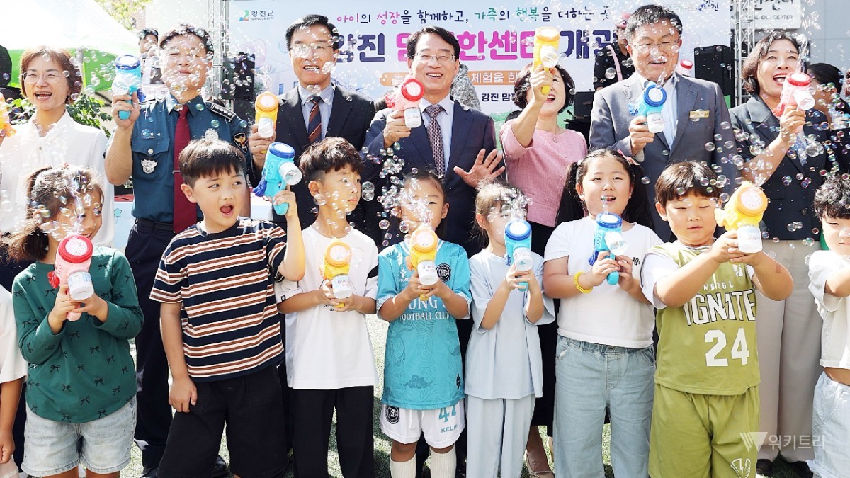 강진군은 지난 18일 강진맘편한센터에서 개관식을 열고 본격적인 운영에 들어갔다. / 강진군