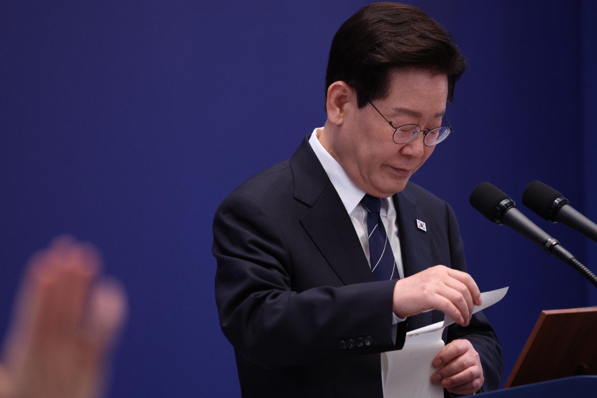 이 대통령이 기자회견까지 열었는데... 지지도가 오히려 하락한 '딱 한 곳'