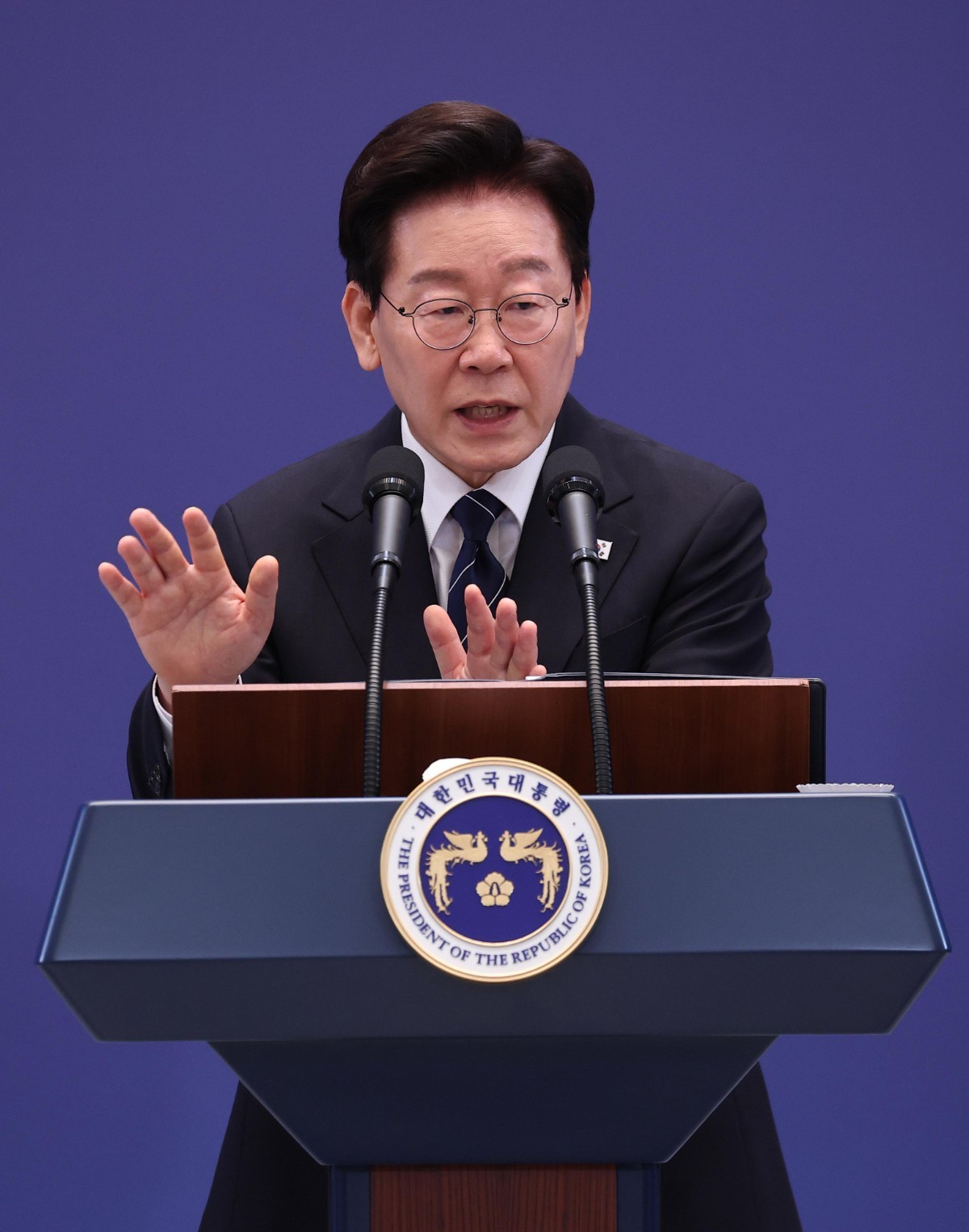 이재명 대통령이 18일 청와대 영빈관에서 열린 현안 기자회견에서 취재진의 질문에 답변하고 있다. /뉴스1 (청와대통신사진기자단)