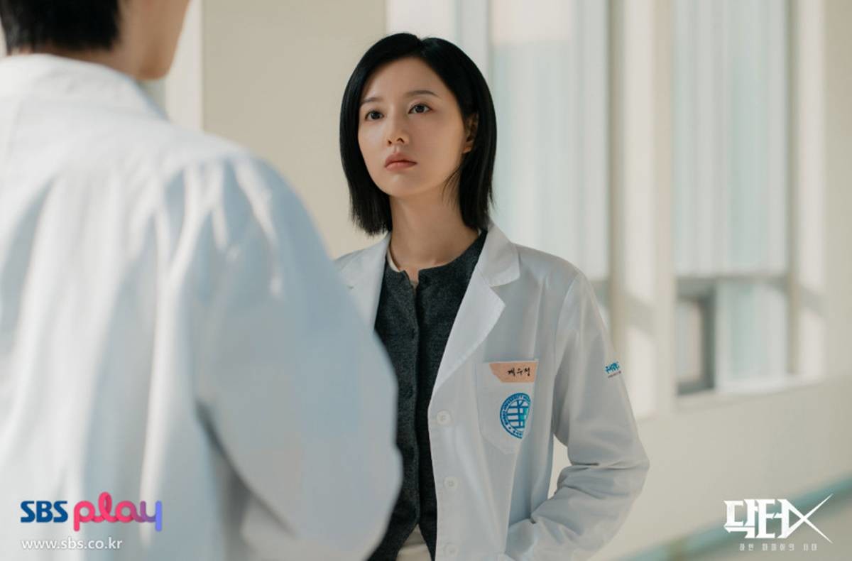 극 중 천재 외과의 계수정 역 김지원 / SBS