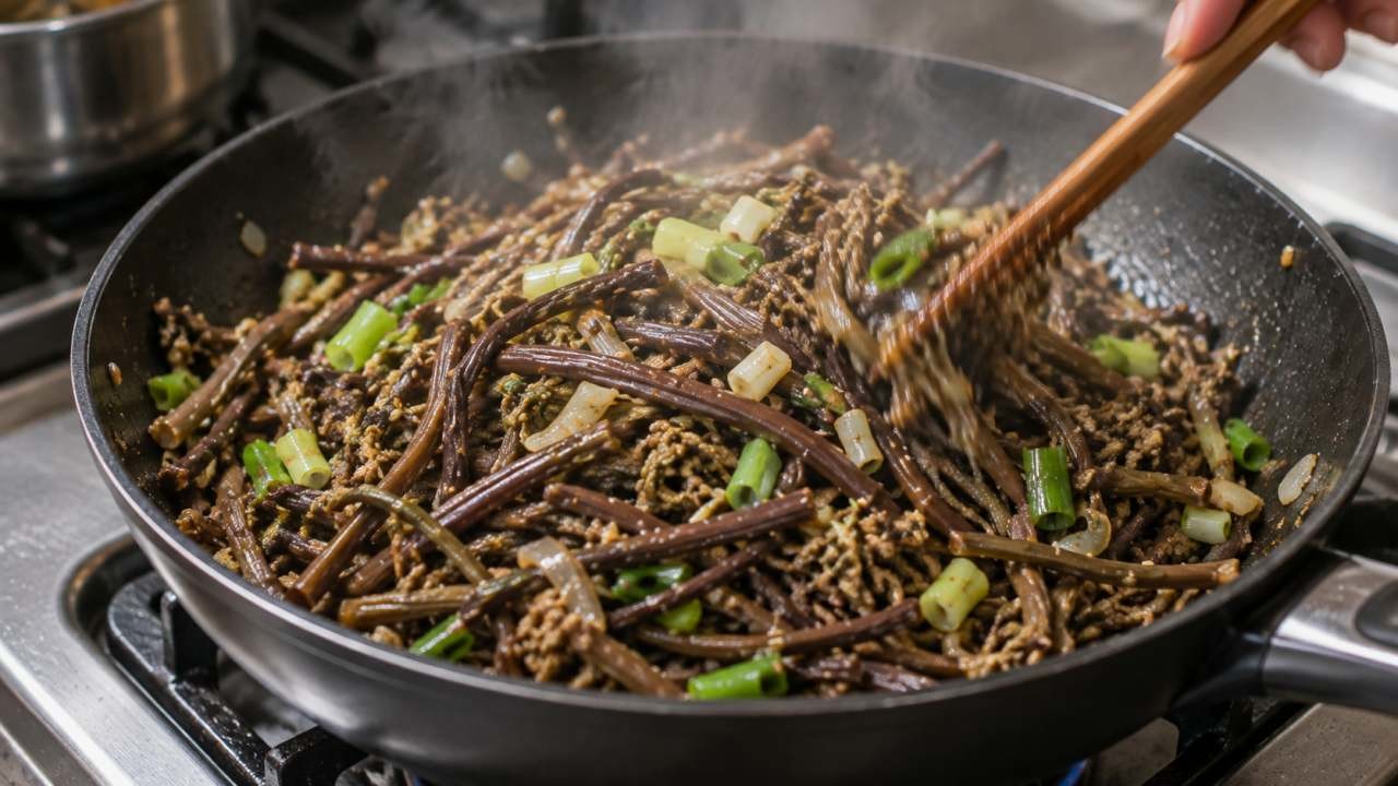 고사리나물볶음을 조리하고 있다. / AI 생성 이미지