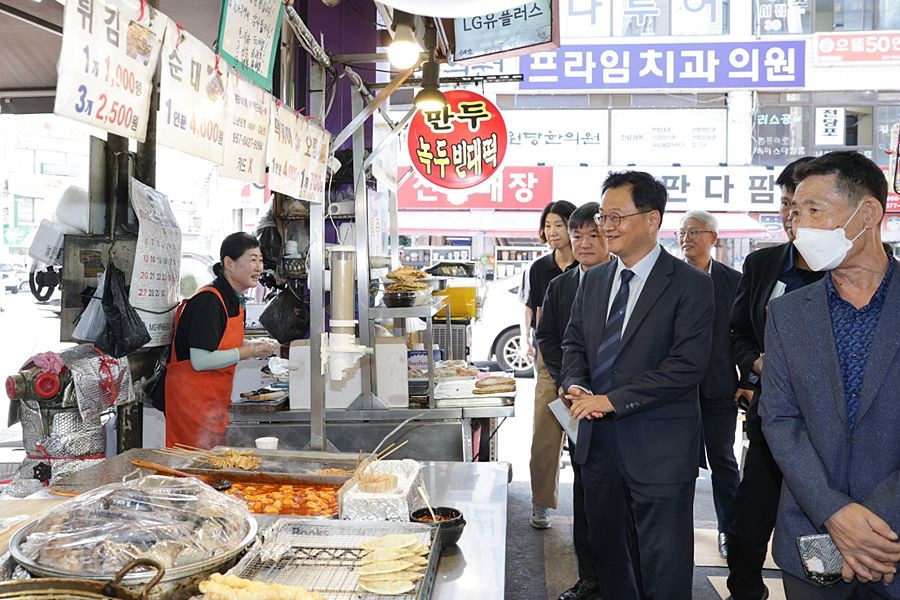 민경선 고양시장, 원당·일산시장 찾아 상인 격려…추석 물가·민생 점검