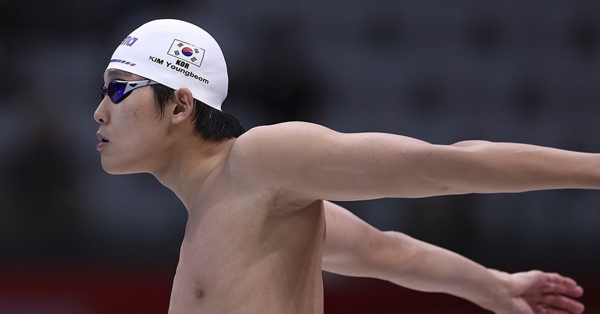 21일 도쿄 아쿠아틱스 센터에서 열린 2026 아이치·나고야 아시안게임 수영 남자 50m 자유형 예선. 한국 김영범이 출발 전 몸을 풀고 있다. / 연합뉴스
