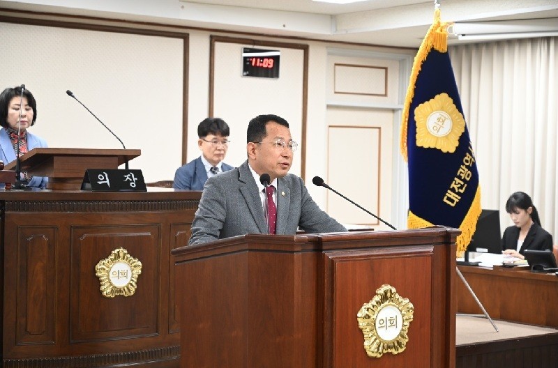 김석환 대전 중구의원이 제275회 중구의회 제1차 정례회 제4차 본회의에서 5분 자유발언을 통해 메가시티타워 정상화를 위한 민간 정상화와 공공정비 ‘투트랙’ 방안을 제안하고 있다./사진=대전 중구의회
