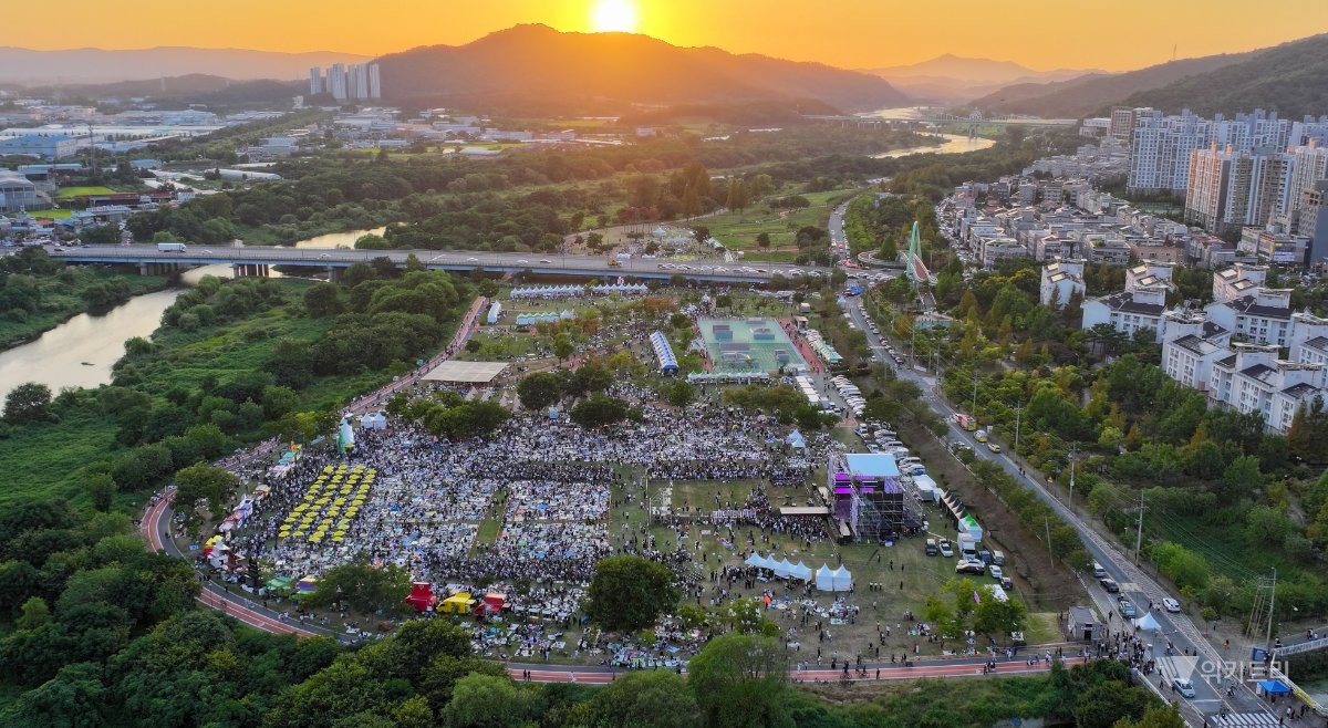 제4회 광산뮤직온페스티벌이 지난 19~20일 황룡친수공원에서 9만 8,000명의 방문객을 모으며, 성황리에 열렸다. / 광산구