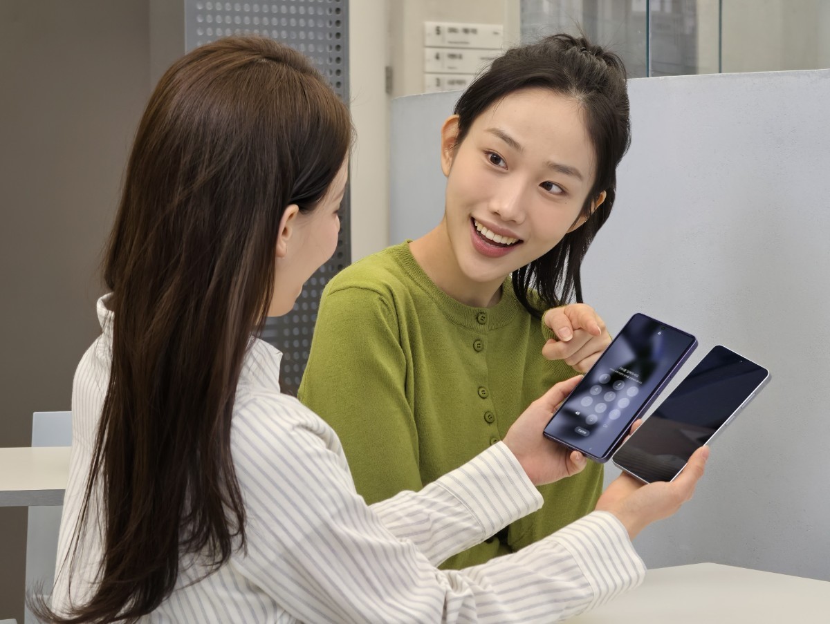 아이폰18 프로 시리즈의 변화가 크지 않은 데다 애플의 첫 폴더블폰인 ‘아이폰 듀오’ 역시 비싼 가격과 무거운 무게가 부담으로 지적되면서, 소비자들의 관심이 완성도와 경쟁력을 갖춘 삼성전자의 갤럭시 Z 폴드8과 갤럭시 S26 울트라로 옮겨가고 있다. / 삼성전자