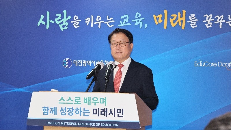 오석진 대전교육감이 22일 기자회견을 열고 교육감 직속 ‘교육활동보호관’ 신설과 교육활동 침해 대응을 위한 7단계 원스톱 동행 시스템 운영 방안을 발표하고 있다./사진=김지연 기자