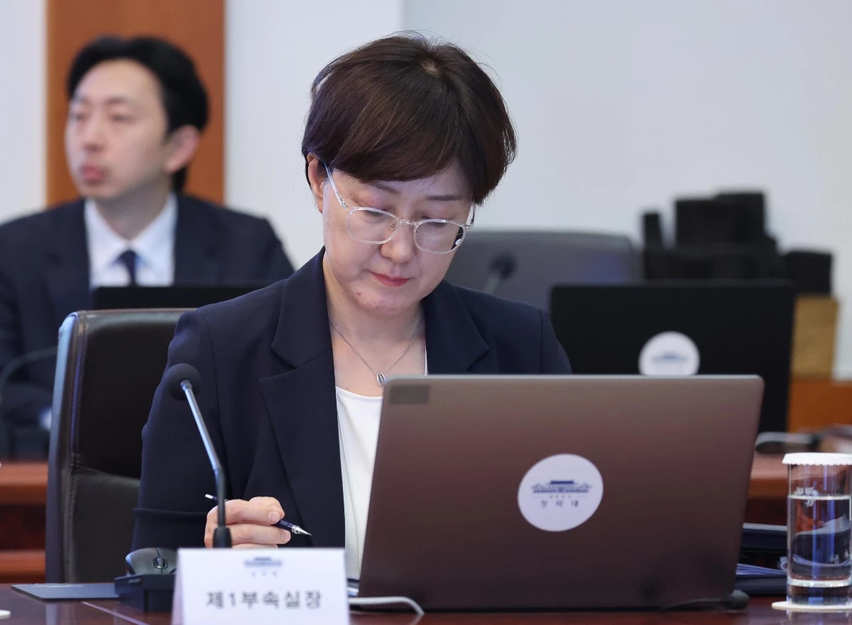 김현지 제1부속실장이 21일 청와대에서 열린 수석 보좌관 회의에 참석해 있다. / 뉴스1