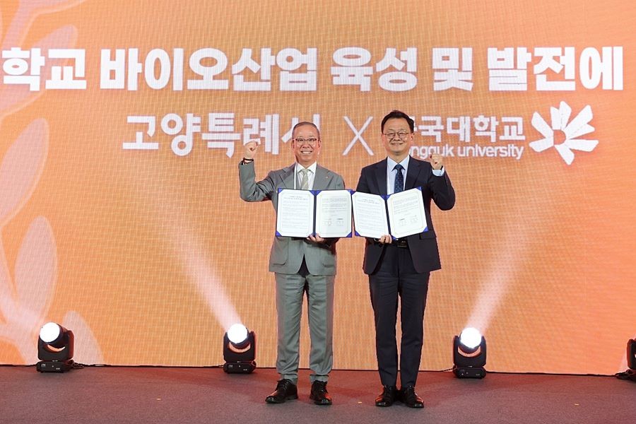 고양특례시-동국대, 바이오 산업 육성 업무협약 체결(윤재웅 동국대학교 총장(좌), 민경선 고양특례시장(우))