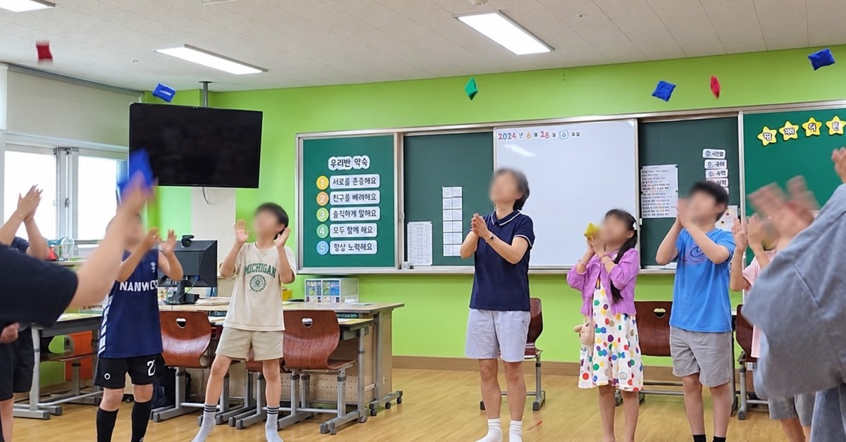콩주머니 던지고 받기 / 전국교직원노동조합, 연합뉴스