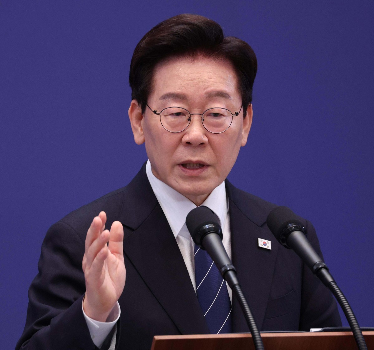 이 대통령 지지율 역대 최저치 기록... 기자회견까지 했는데 '충격'