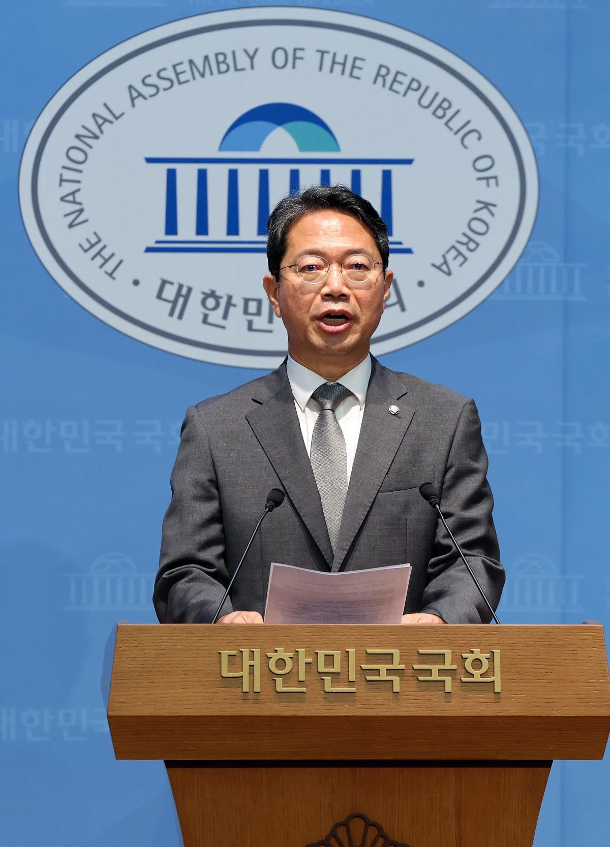 김승원 법무부 장관 후보자가 19일 서울 영등포구 여의도 국회 소통관에서 후보자직 사퇴 기자회견을 하고 있다. / 뉴스1