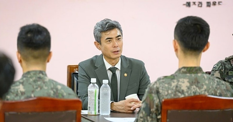 "적이 도발하면..." 강신철 국방부장관, 지뢰 추정 사고 25사단 가서 한 말 