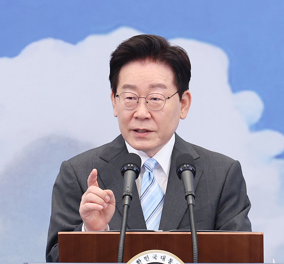 기자회견했는데도 추락…오늘(23일) 이재명 대통령 지지율, 정말 심각하다 
