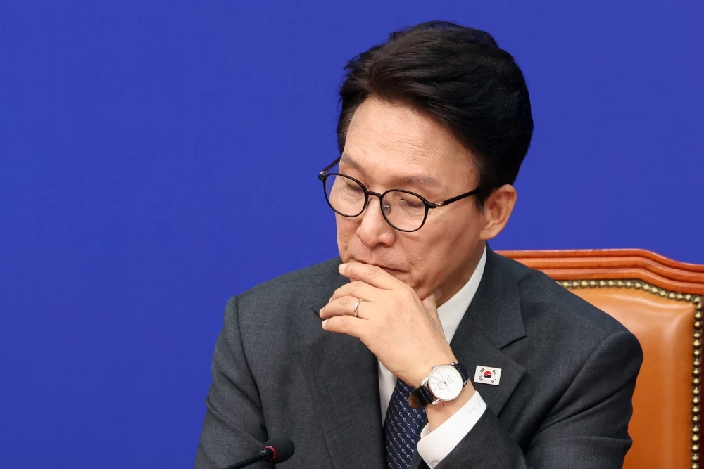 김민석 더불어민주당 대표가 23일 오전 서울 여의도 국회에서 열린 최고위원회의에서 생각에 잠겨 있다. / 뉴스1