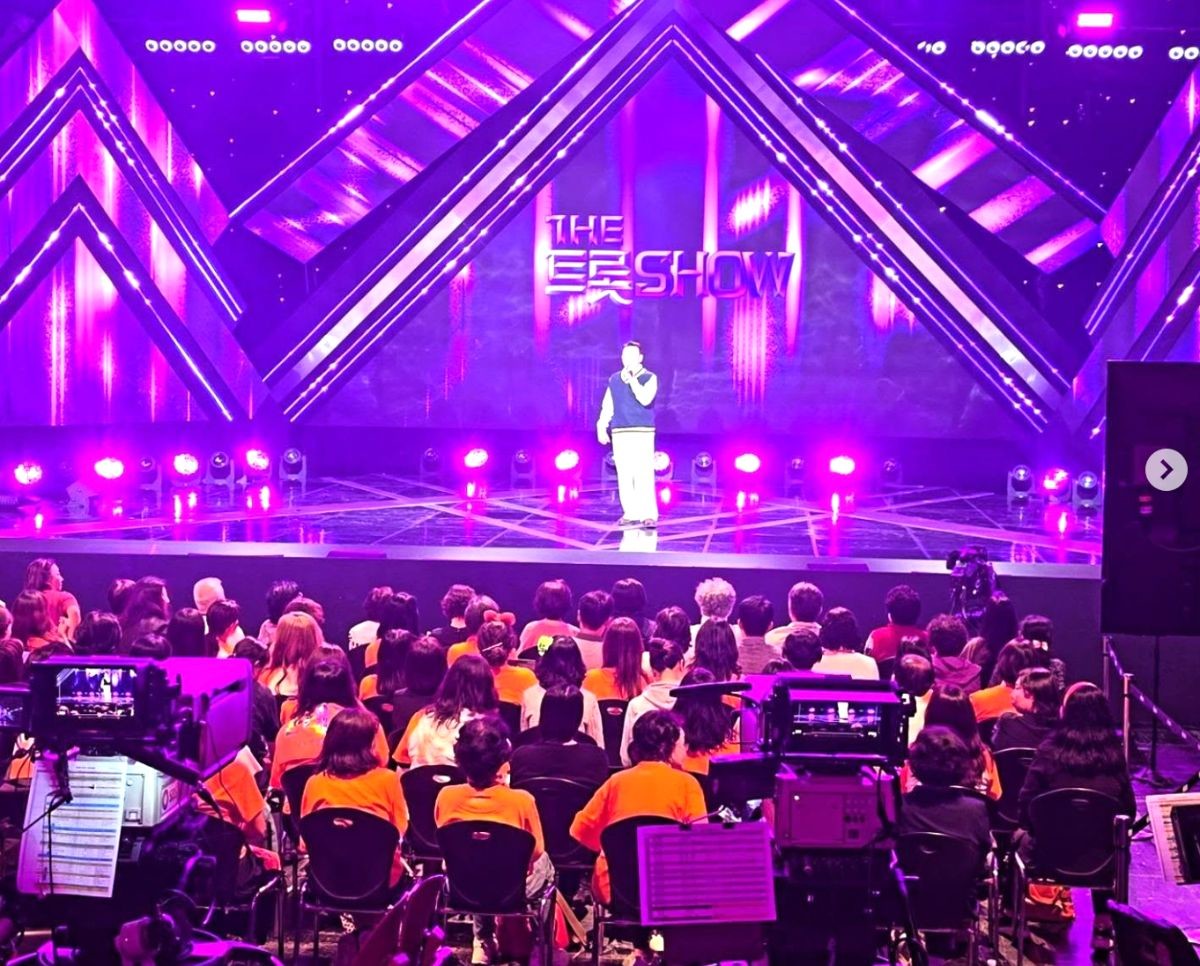 '더 트롯쇼' 무대에 선 MC 딩동 / MC 딩동 인스타그램