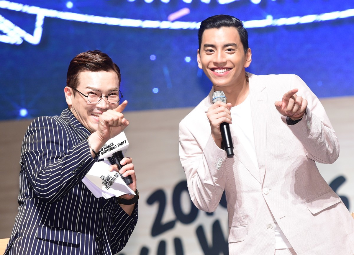 MC 딩동(왼쪽)과 대만 배우 왕대륙 / 뉴스1