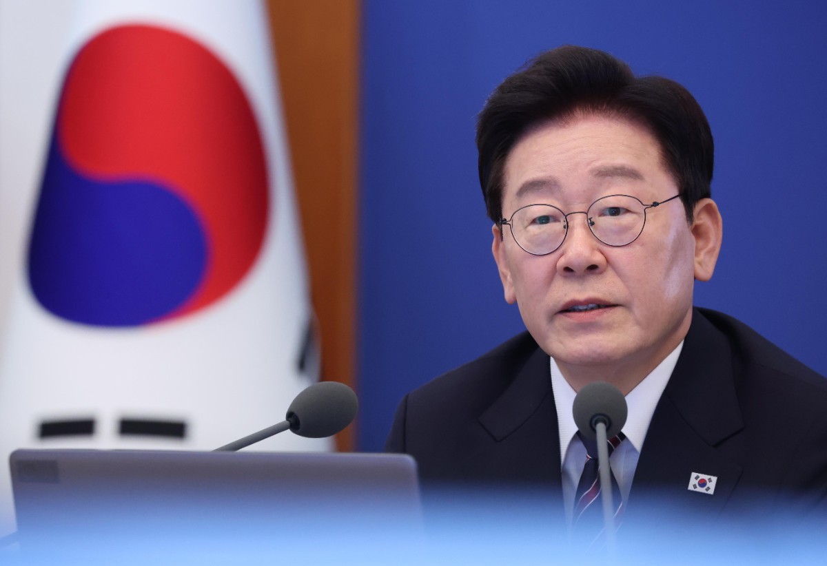 기자회견도 소용없었다... 이 대통령 당황하게 만들 만한 여론조사 결과