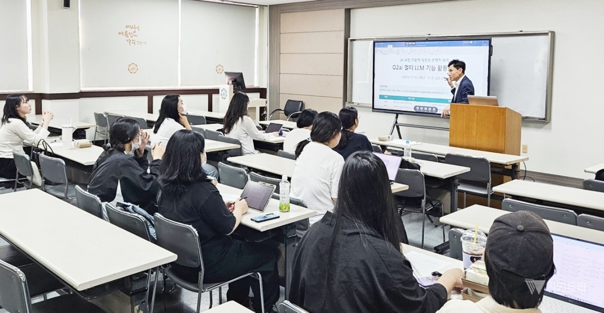 광주여자대학교(총장 이선재) 사회복지학과는 지난 21일 이번 학기 신규 개설된 AI 디그리과정 ‘AI융합 문화다양성 콘텐츠 제작’과 연계한 특강 및 실습을 진행했다. / 광주여대
