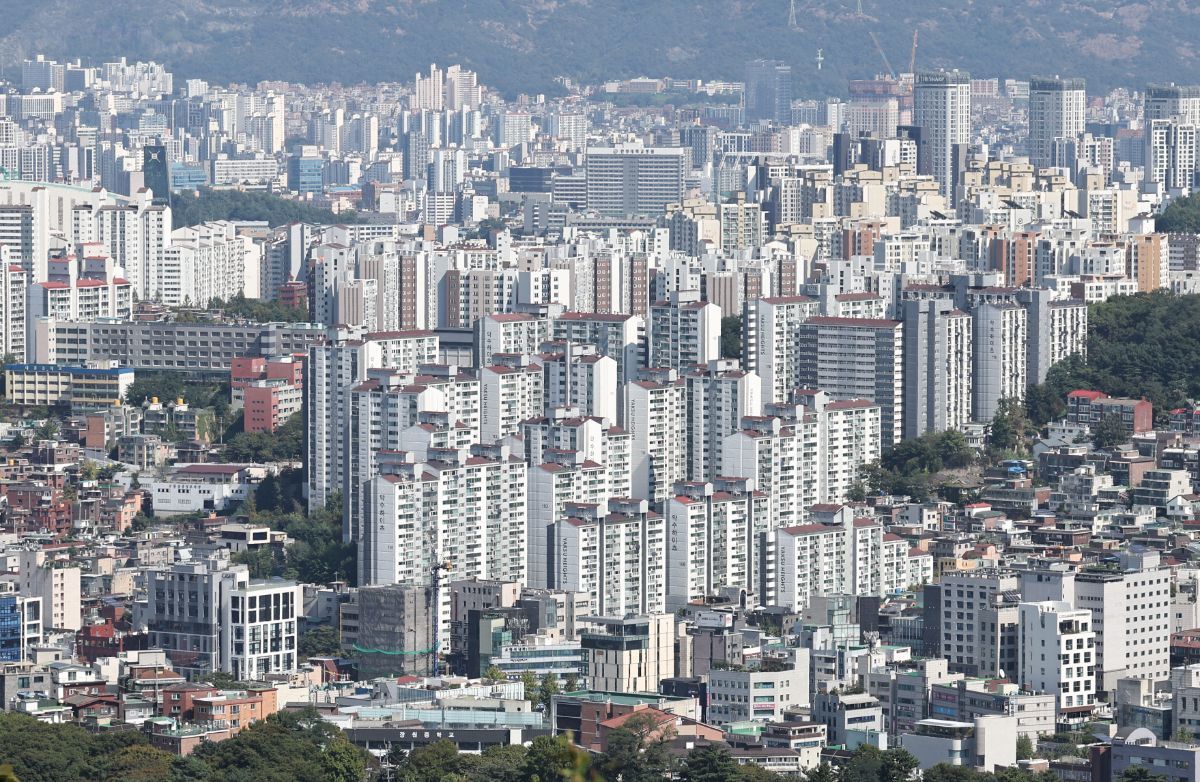 서울 남산 전망대에서 바라본 아파트 단지 모습. / 뉴스1