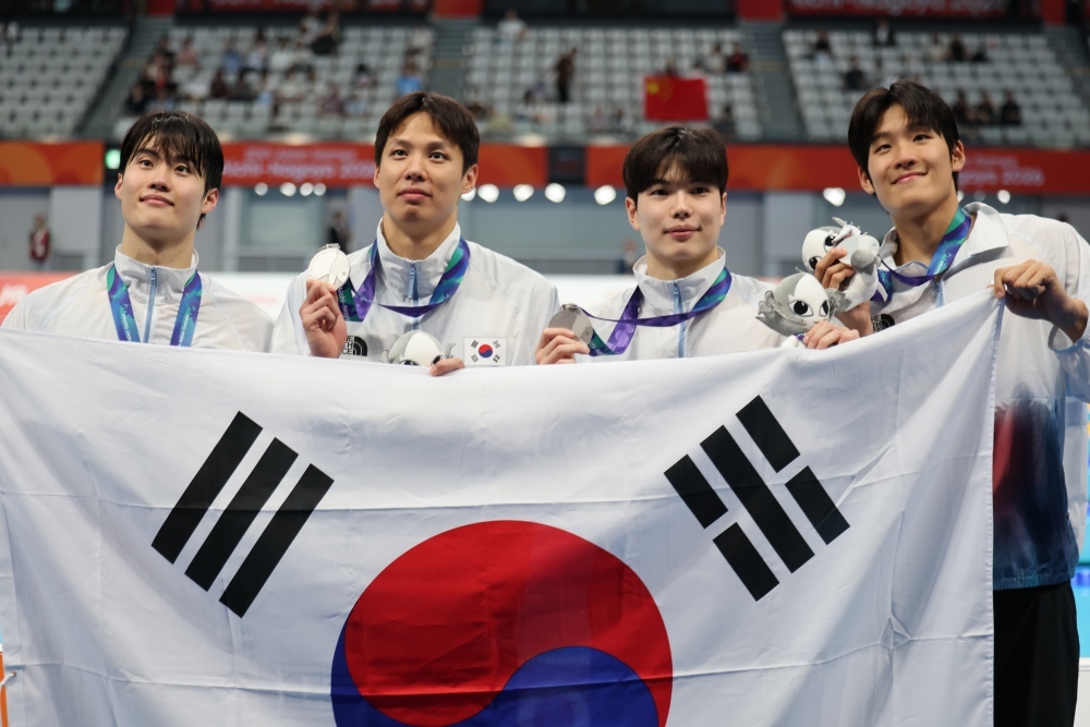 한국 수영 메달 줄줄이…남자 계영 400m 일본 제치고 은메달