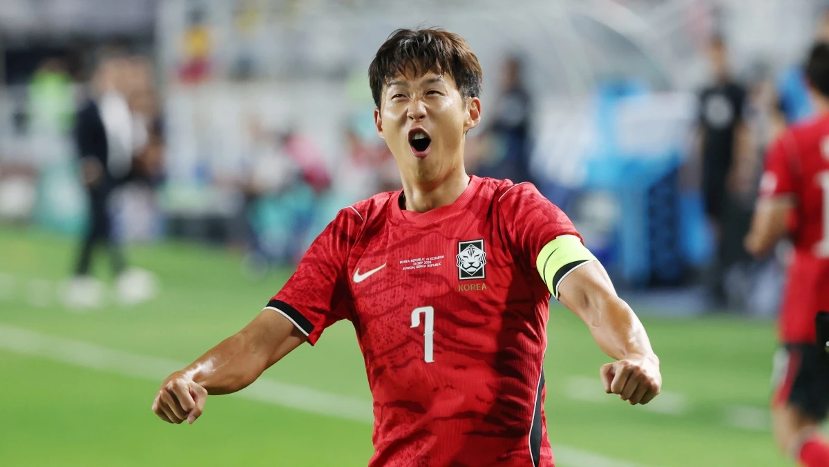 24일 경기 수원시 팔달구 수원월드컵경기장에서 열린 축구 국가대표 평가전 대한민국과 에콰도르의 경기, 손흥민이 득점을 한 뒤 세리머니를 하고 있다. / 뉴스1