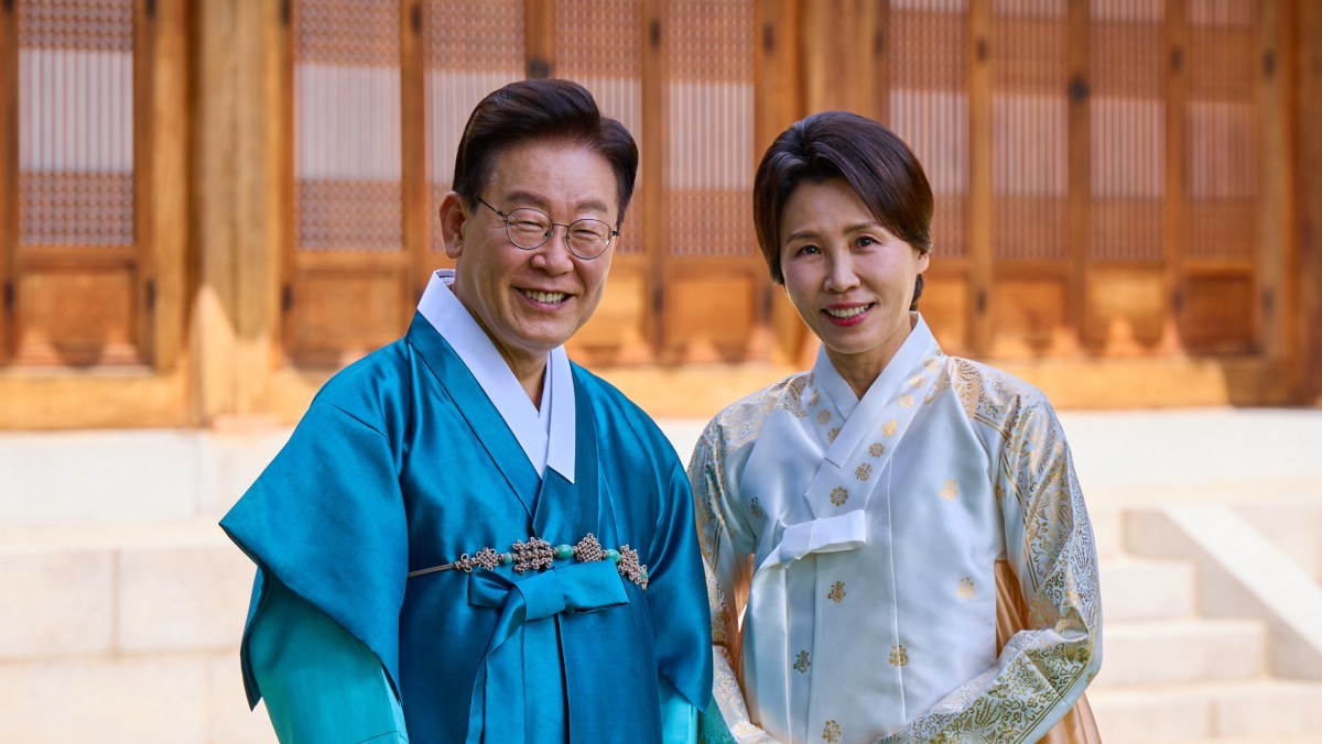이재명 대통령 부부, 추석 맞아 국민에 인사…“생각 차이 가리지 않겠다”