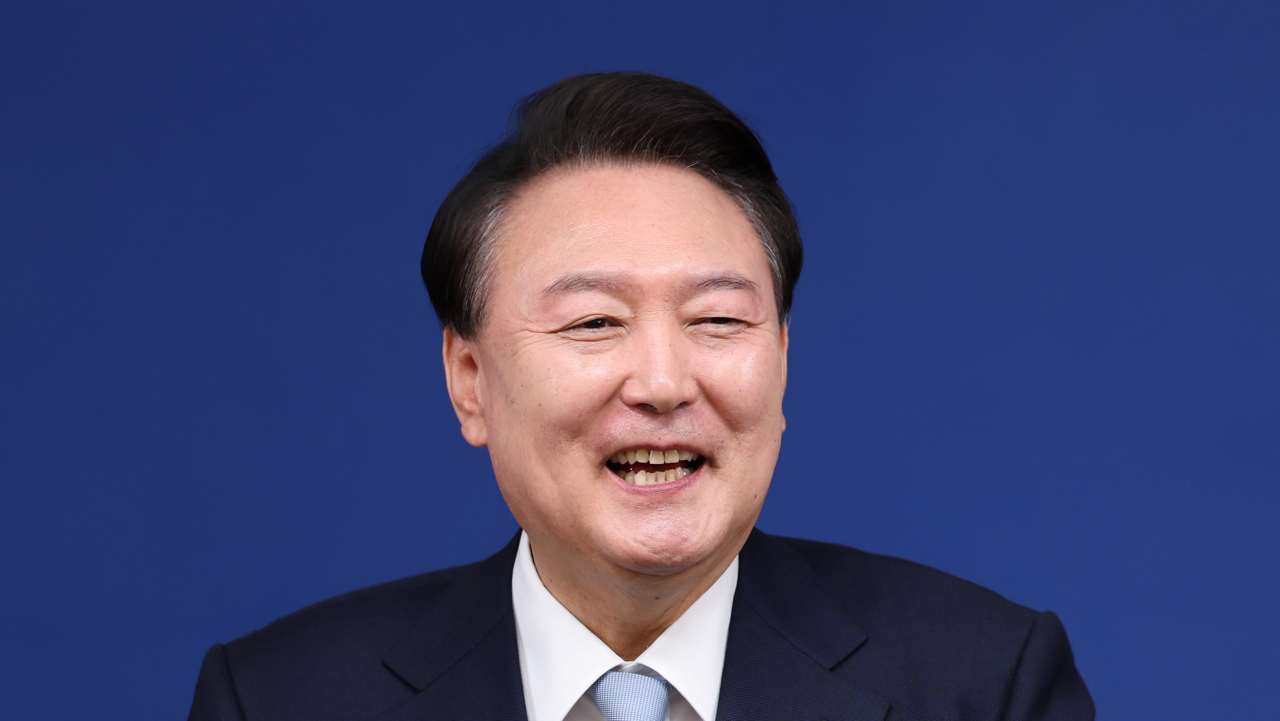 윤석열 전 대통령, 오늘(25일) 점심 '떠먹는 요구르트'… 김건희 여사는?
