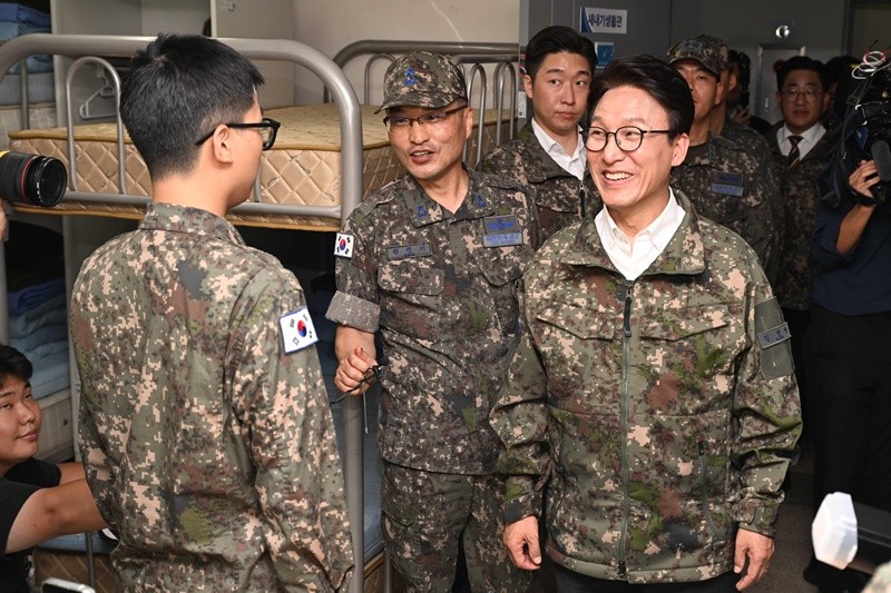 군부대를 방문한 김민석 더불어민주당 당대표 / 뉴스1