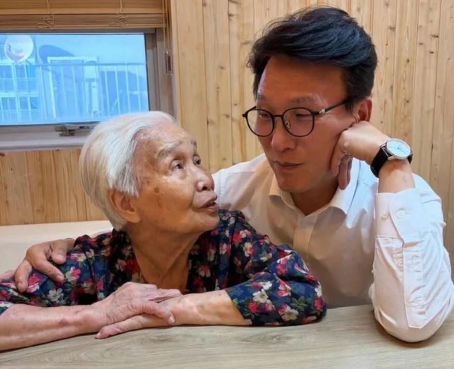 김민석 더불어민주당 당대표와 어머니 / 김민석 대표 SNS