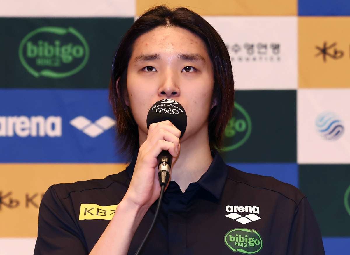 수영 국가대표 김우민이 지난달 충북 진천선수촌에서 열린 2026 아이치·나고야 하계아시아경기대회 대한수영연맹 미디어데이 기자회견에서 아시안게임에 임하는 소회를 밝히고 있다. / 뉴스1