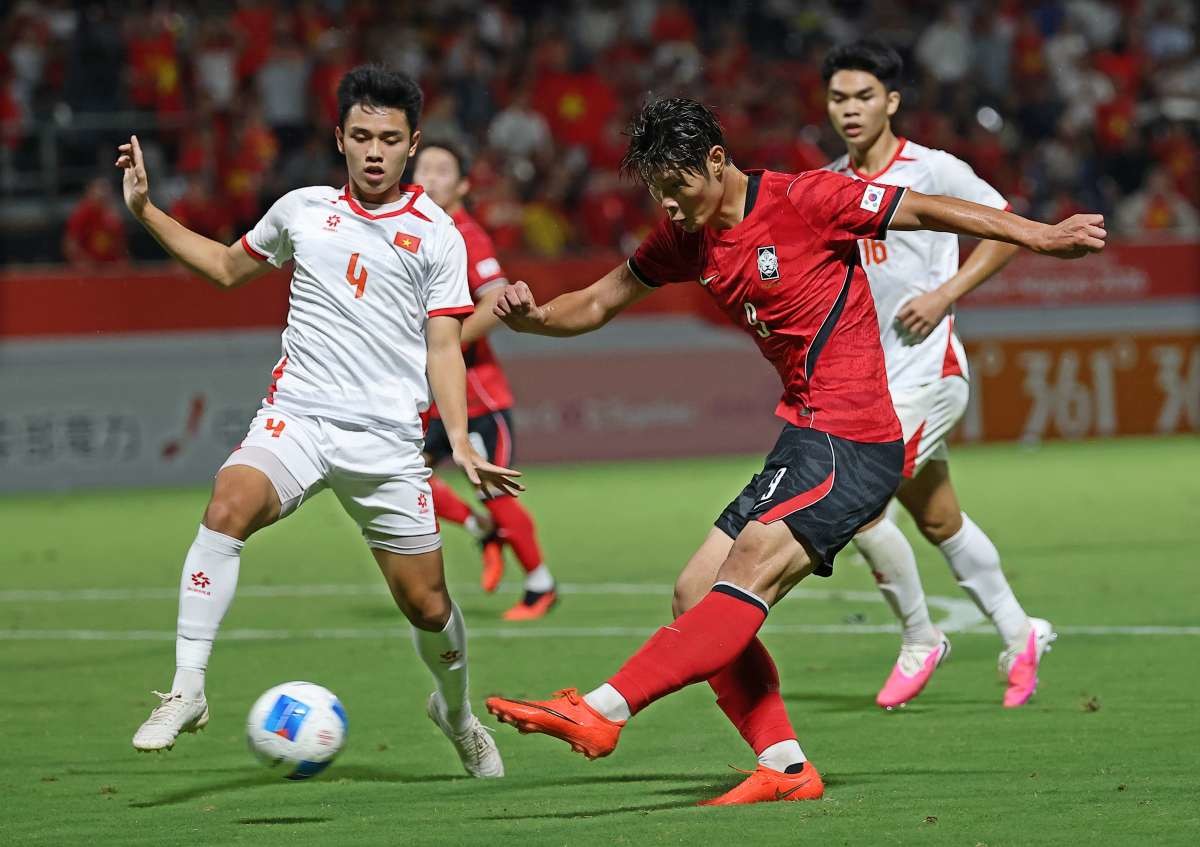 25일 일본 나고야 미즈호 공원 럭비경기장에서 열린 2026 아이치·나고야 아시안게임 남자 축구 8강 한국과 베트남의 경기. 후반전 한국 이영준이 팀 세번째 골을 넣고 있다. / 연합뉴스