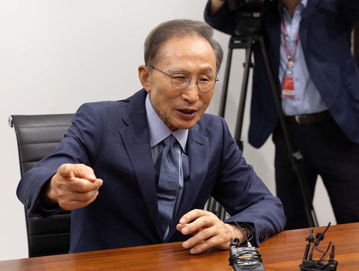 이명박 “노무현을 헌신짝처럼 버린 건 내가 아니라 그들”